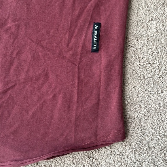 Alphalete Lifestyle Fit Long Sleeve Curve Hem Red T Shirt - Picture 3 of 7